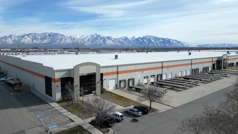 2475 S 3200 W, Salt Lake City, UT for lease - Primary Photo - Image 2 of 25