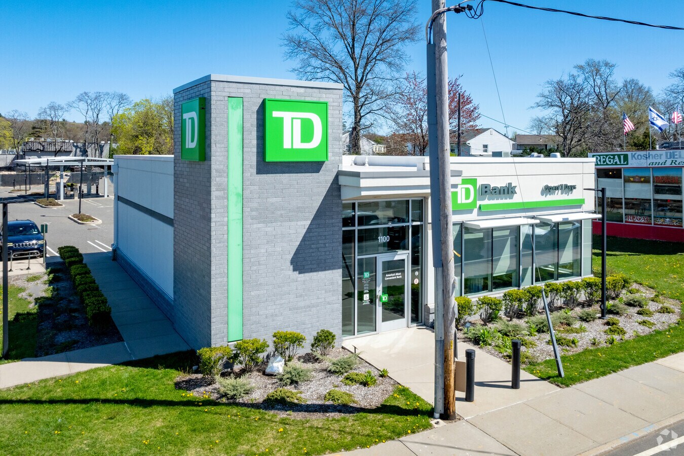 1100 Old Country Rd, Plainview, NY 11803