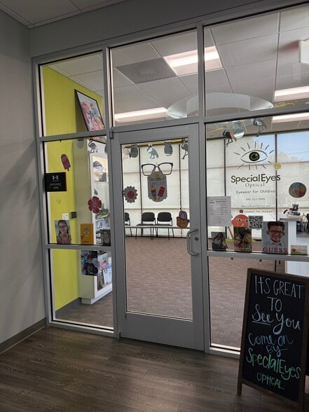 2212 Emery St, Denton, TX for sale - Interior Photo - Image 2 of 11