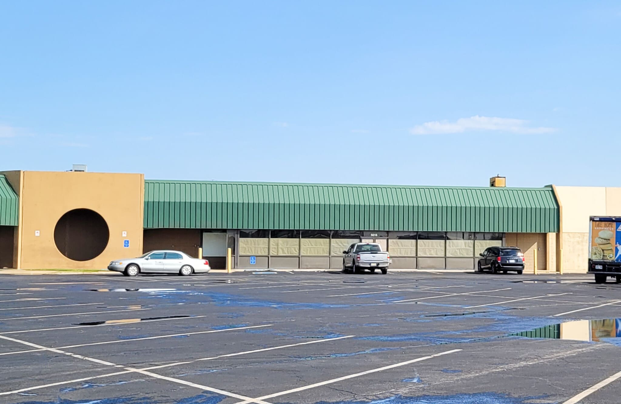 5610-5648 W Skelly Dr, Tulsa, OK for lease Building Photo- Image 1 of 2