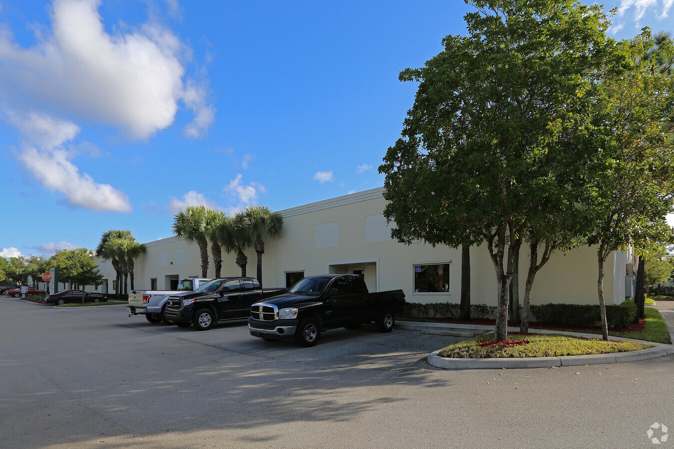 350 Tall Pines Rd, West Palm Beach, FL 33413