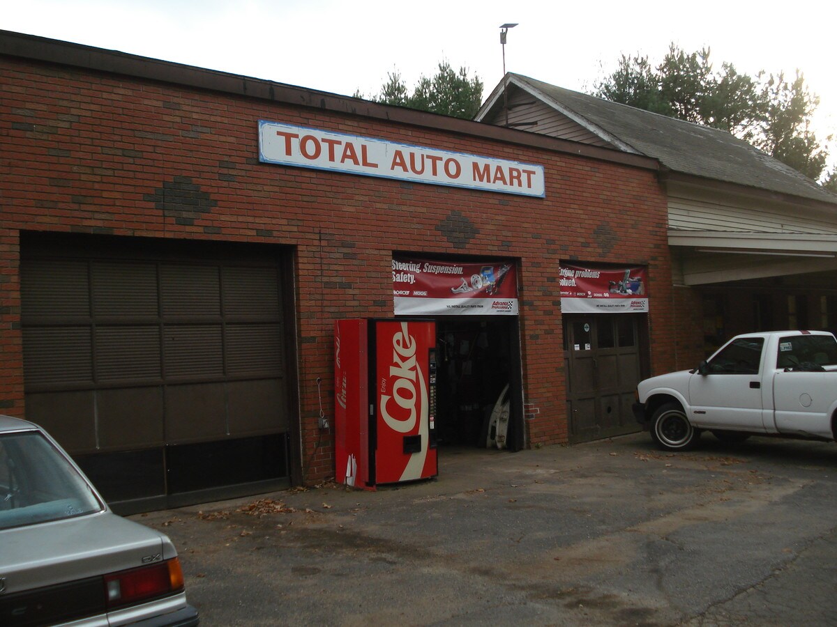 209 W High St, East Hampton, CT 06424