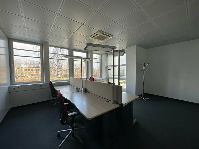 Office in Schiltigheim for lease - Interior Photo - Image 2 of 6