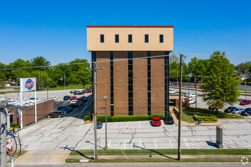 2727 E 21st St, Tulsa, OK for lease - Building Photo - Image 2 of 8