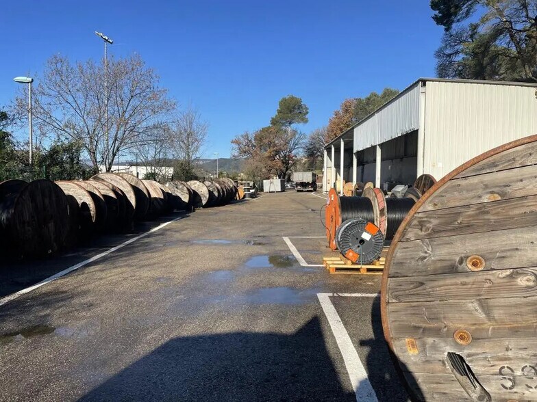 Flex in La Roquette-sur-Siagne for lease - Building Photo - Image 2 of 13