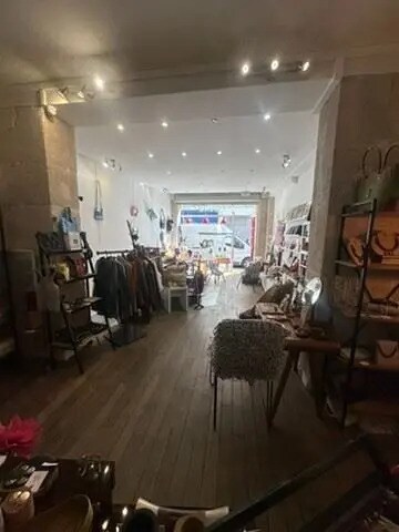 Retail in Paris for lease - Interior Photo - Image 3 of 4