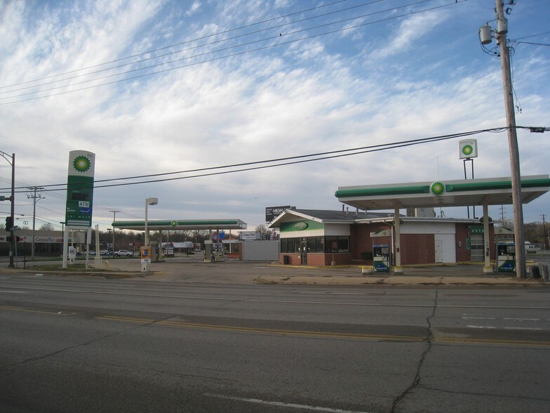 4141 Center Point Rd NE, Cedar Rapids, IA for sale - Primary Photo - Image 1 of 1