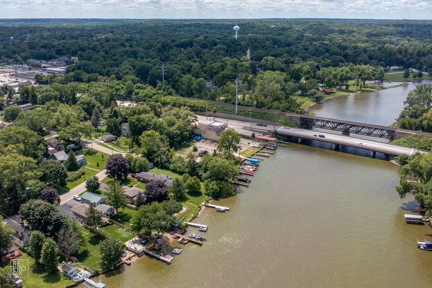 104 N River Rd, Fox River Grove, IL for sale - Aerial - Image 1 of 1