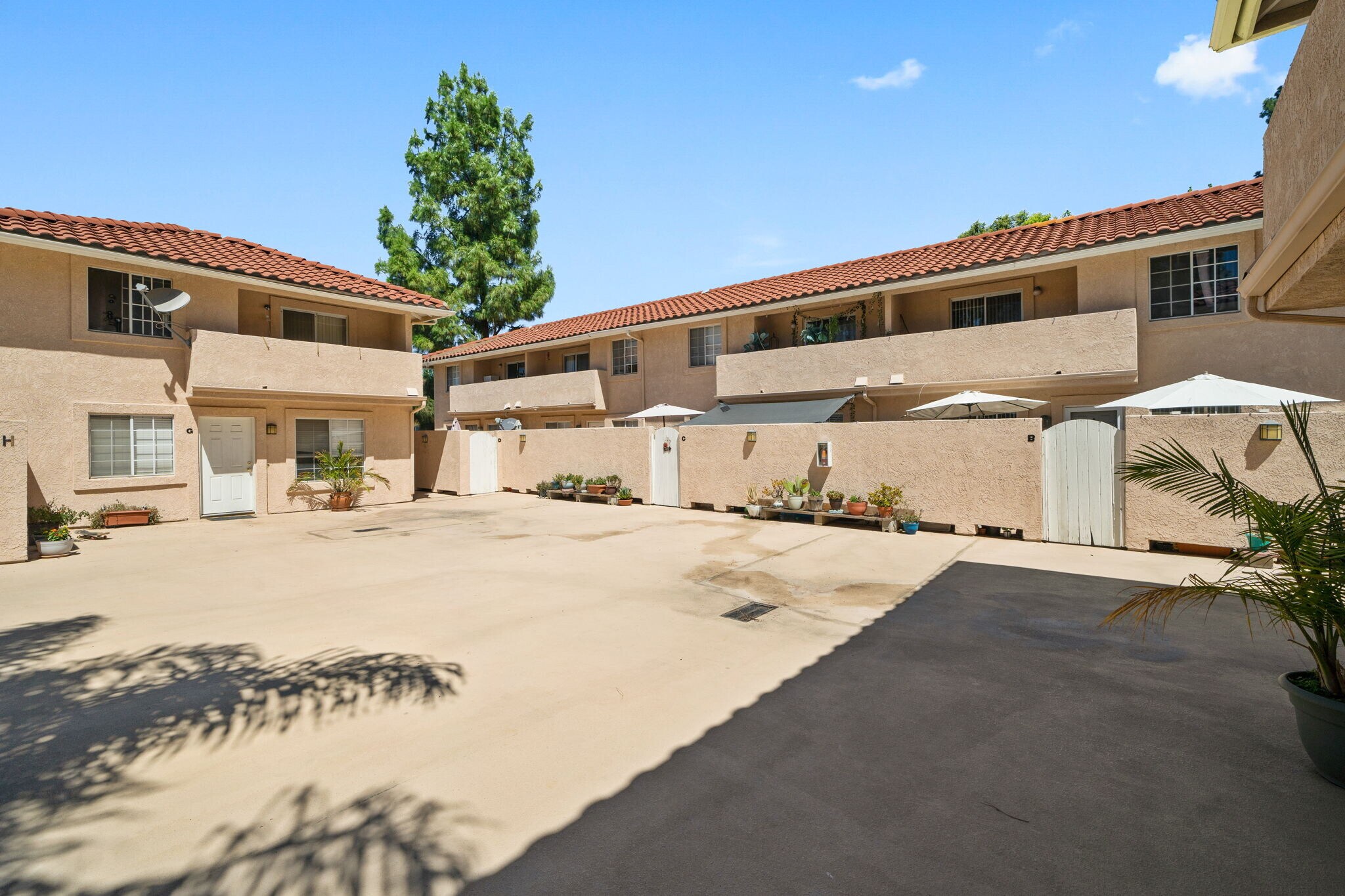 901 Via Zapata, Riverside, CA 92507 Summit Villas 901 Via Zapata