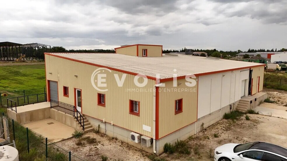 Flex in Tarascon for sale - Building Photo - Image 1 of 8