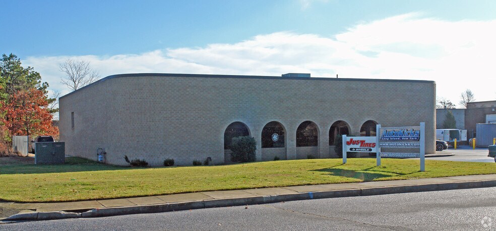 25 Raynor Ave, Ronkonkoma, NY for sale - Primary Photo - Image 1 of 1