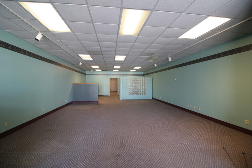 1001 N Western Ave, Marion, IN for lease - Interior Photo - Image 2 of 9