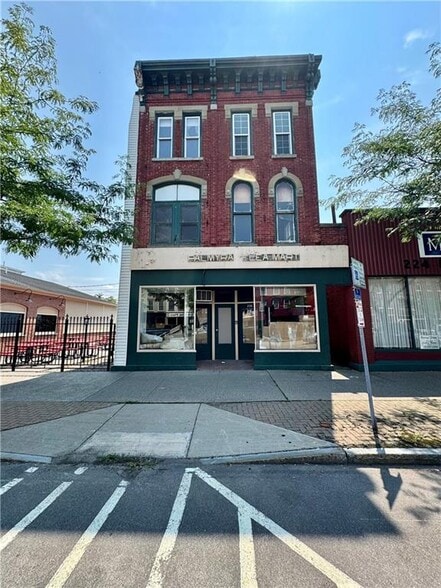 230 E Main St, Palmyra, NY for sale - Primary Photo - Image 1 of 15