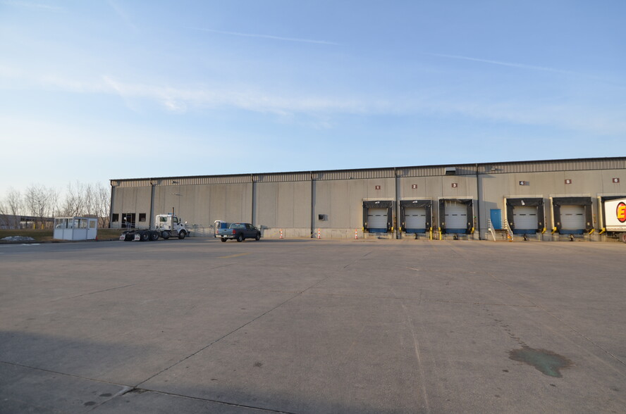 400 49th Avenue Dr SW, Cedar Rapids, IA for lease - Building Photo - Image 2 of 2