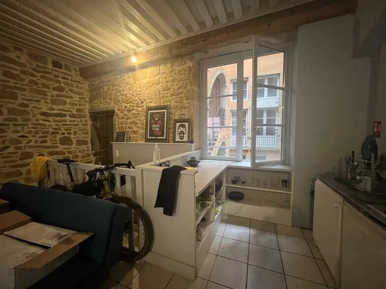 Office in Lyon for lease - Interior Photo - Image 3 of 8