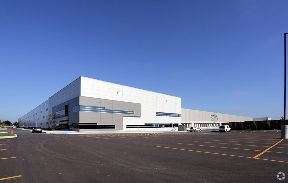 8875 Torbram Rd, Brampton, ON for lease - Primary Photo - Image 1 of 5