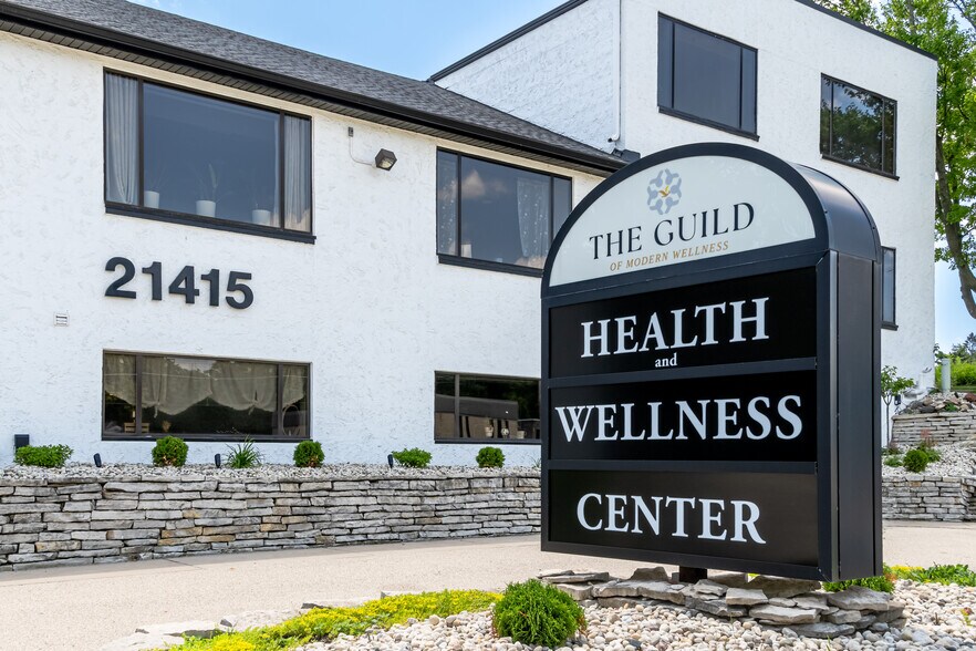 21415 W Greenfield Ave, New Berlin, WI for lease - Building Photo - Image 3 of 9