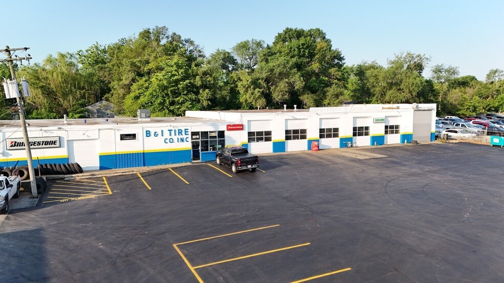 2810 W Sunshine, Springfield, MO for sale - Primary Photo - Image 1 of 7