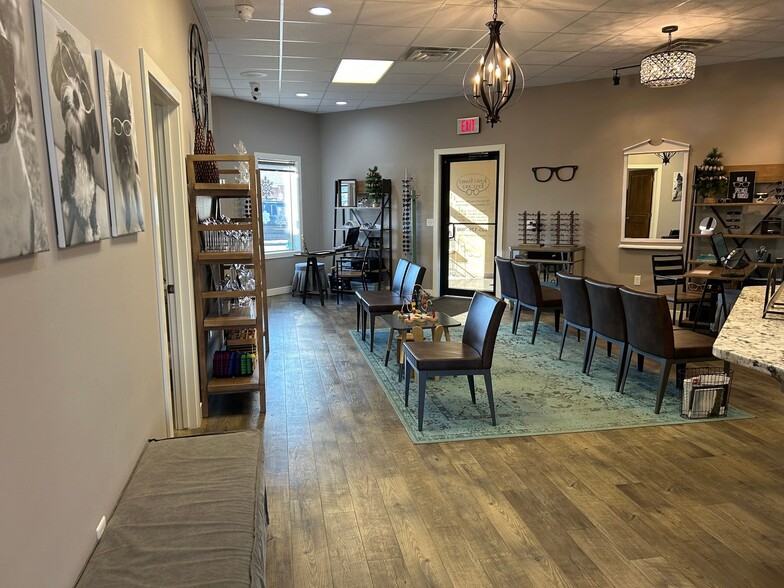 304 W Highway 38, Hartford, SD for lease - Lobby - Image 3 of 7