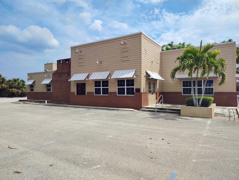 1961 SE Federal Hwy, Stuart, FL for lease - Building Photo - Image 2 of 6