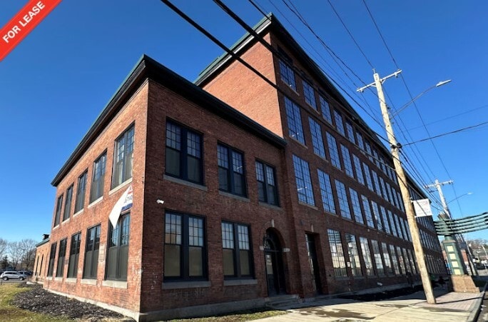 811 Court St, Utica, NY for lease - Building Photo - Image 1 of 8