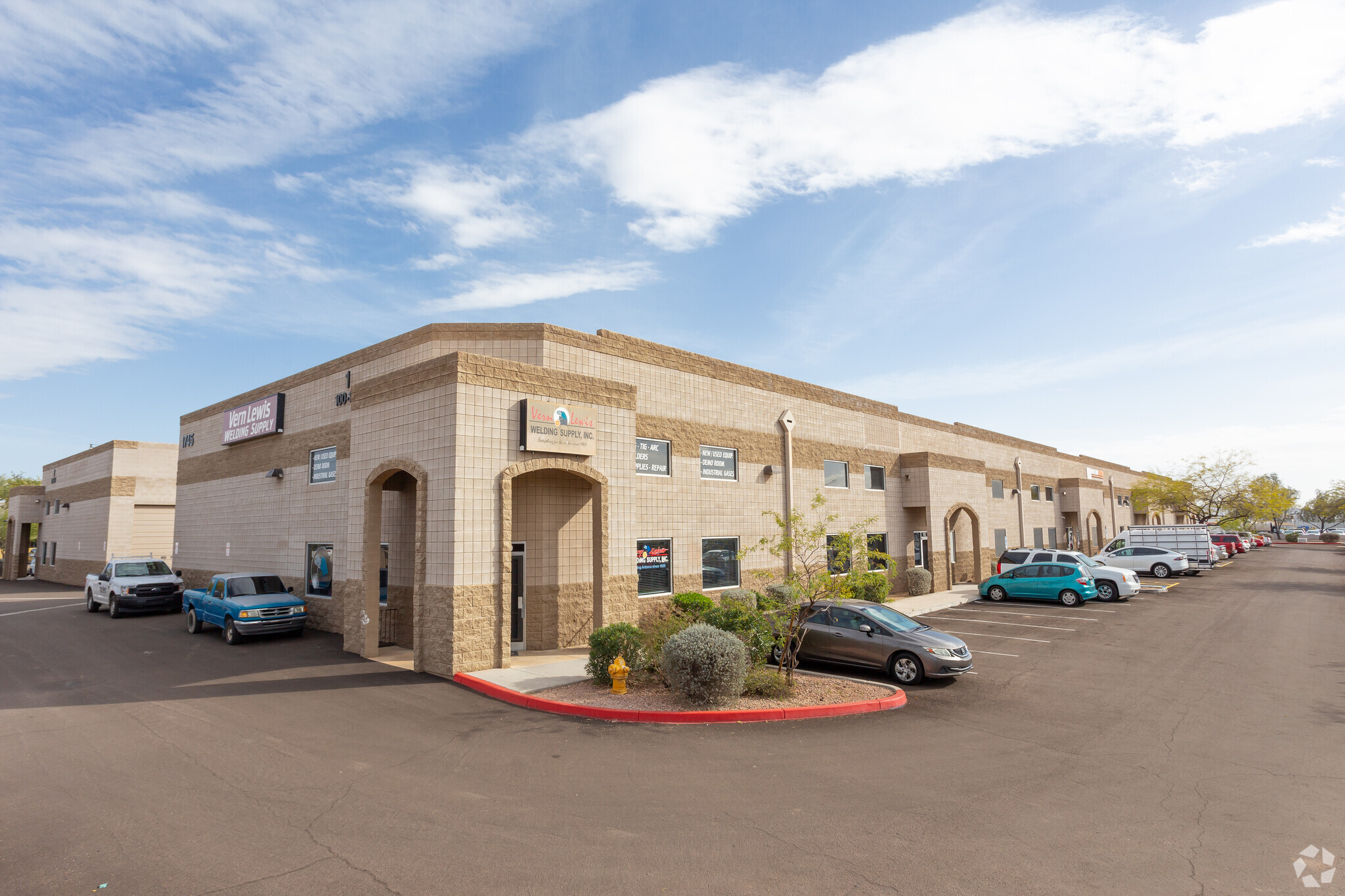 1745 W Deer Valley Rd, Phoenix, AZ for sale Primary Photo- Image 1 of 1