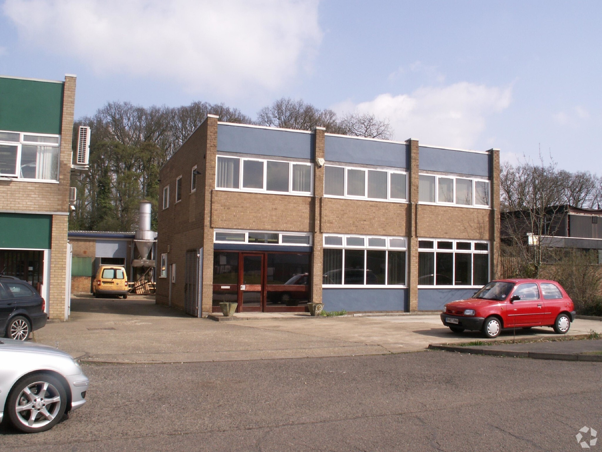 4 Pondwood Clos, Northampton for sale Primary Photo- Image 1 of 1