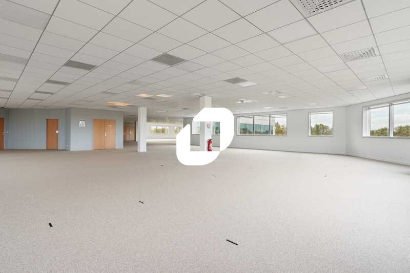 Office in Villepinte for lease Building Photo- Image 1 of 14