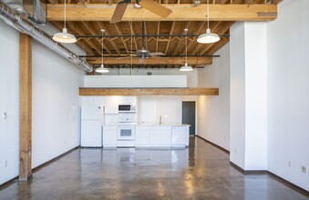 4100 Commerce St, Dallas, TX for lease Interior Photo- Image 1 of 8