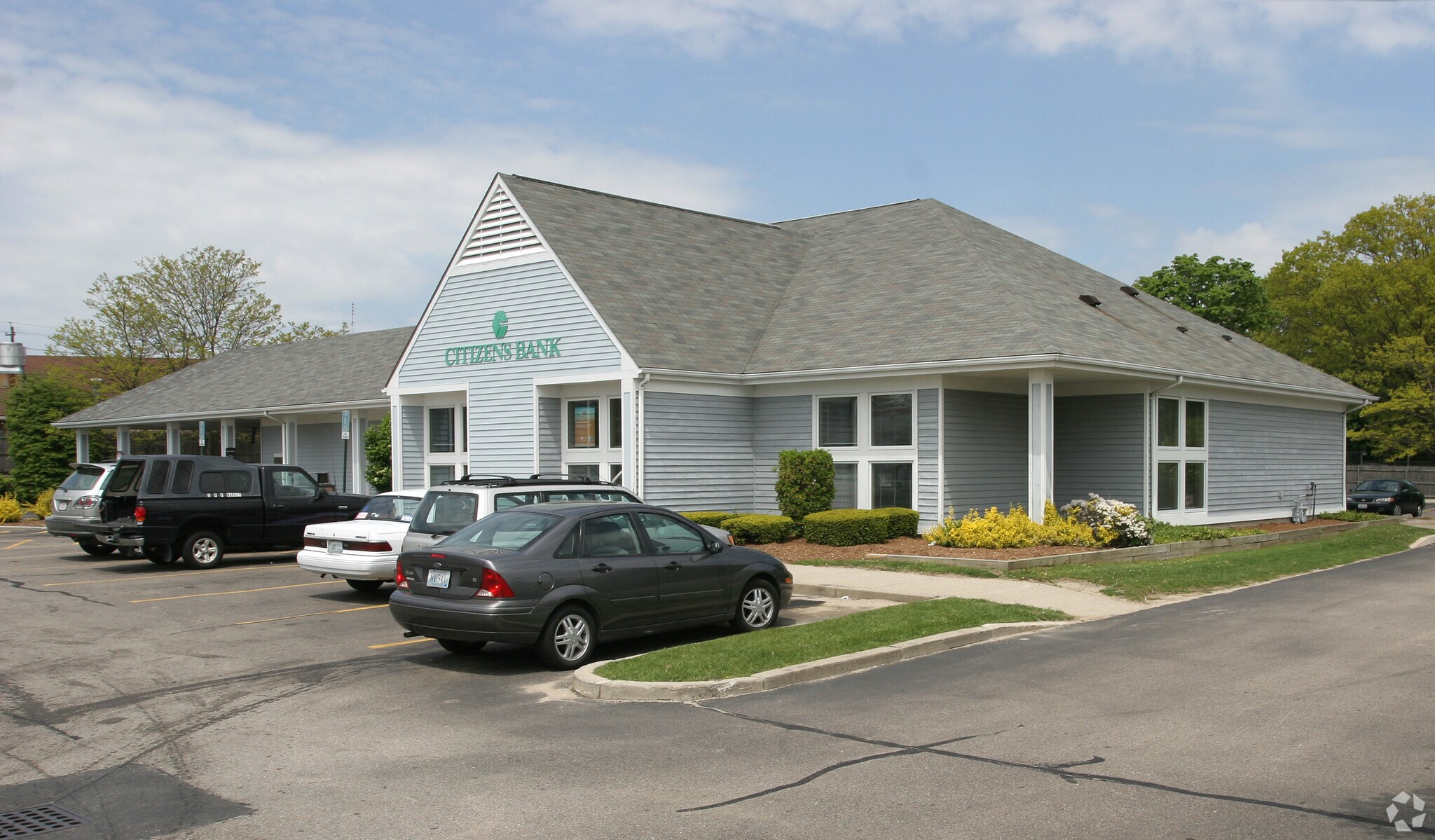 622 Taunton Ave, East Providence, RI for sale Primary Photo- Image 1 of 1