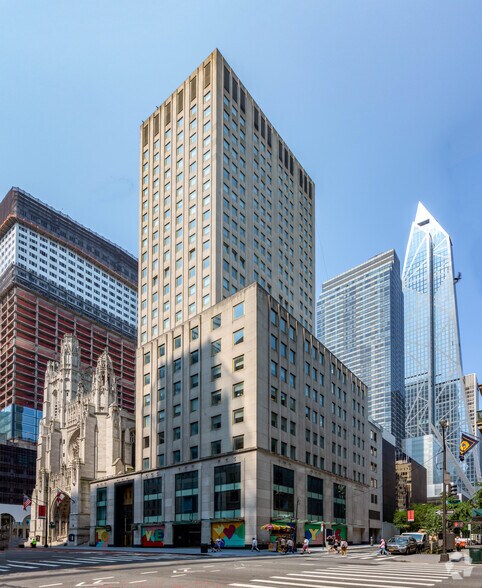 680 Fifth Ave, New York, NY for lease - Building Photo - Image 1 of 9