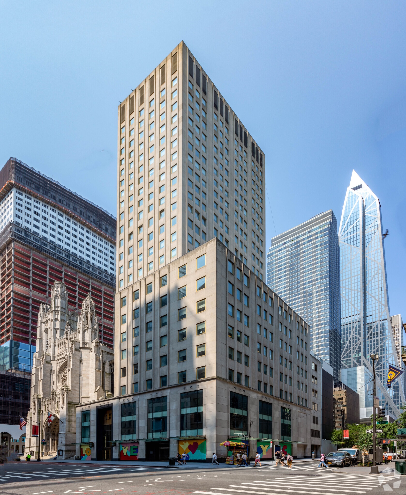 680 Fifth Ave, New York, NY for lease Building Photo- Image 1 of 10