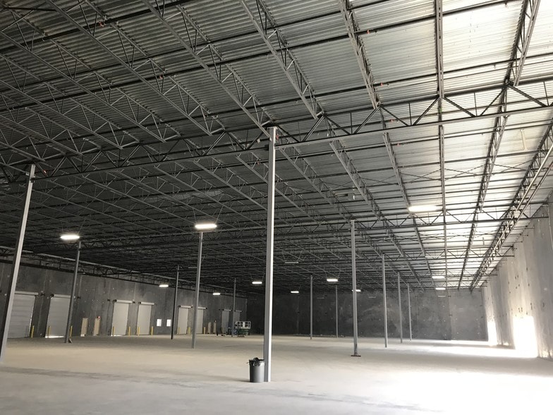 8123 S Orange Ave, Orlando, FL for lease - Interior Photo - Image 2 of 12