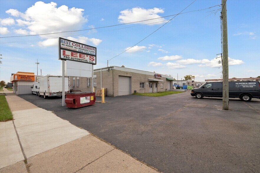 2074 E 10 Mile Rd, Warren, MI for sale - Building Photo - Image 1 of 1