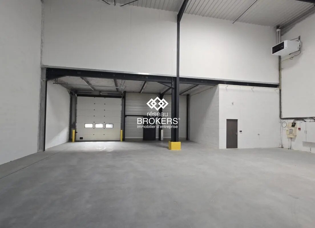 Industrial in SAINT-OUEN-L'AUMONE for lease Building Photo- Image 1 of 5