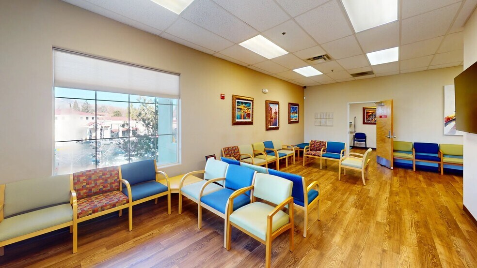 540 W Plumb Ln, Reno, NV for lease - Interior Photo - Image 3 of 12