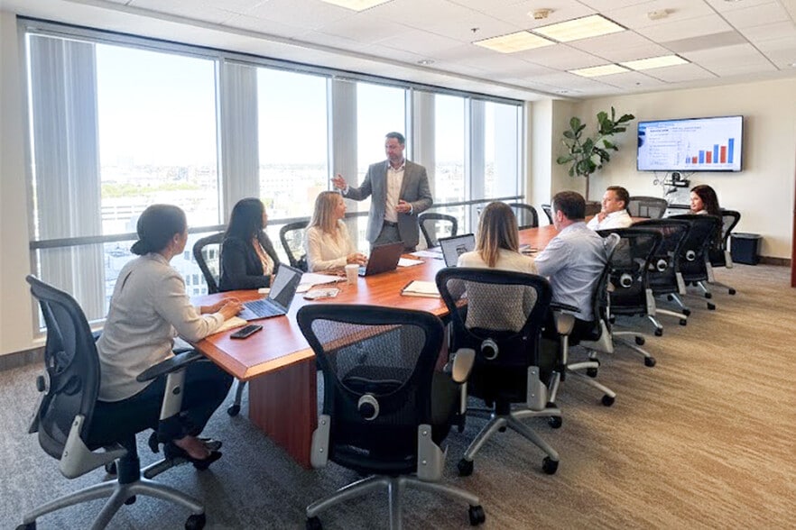 100 Wilshire Blvd, Santa Monica, CA for lease - Interior Photo - Image 2 of 16