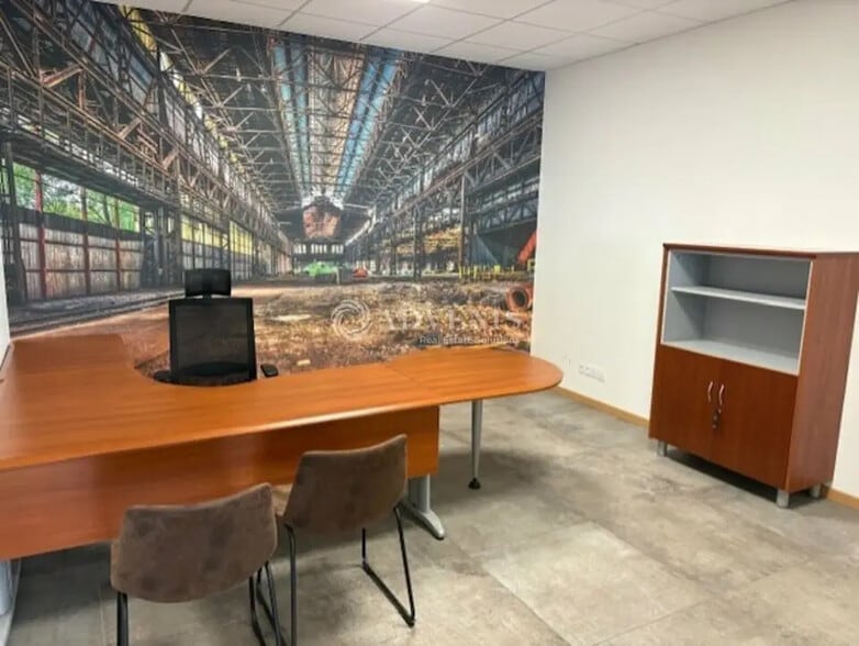 Flex in Blois for lease - Building Photo - Image 3 of 12