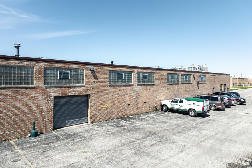 7051 W Wilson Ave, Norridge, IL for lease - Building Photo - Image 2 of 4