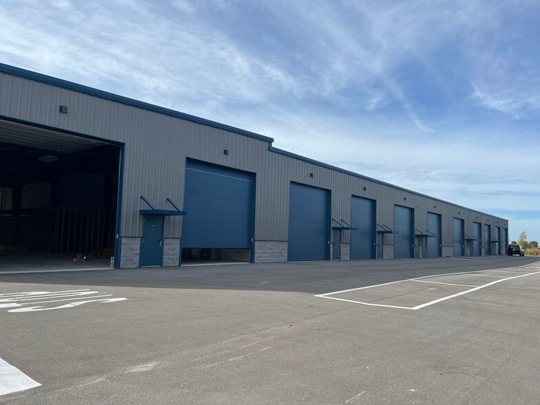 16261 Pine Ridge Rd, Fort Myers, FL for lease - Building Photo - Image 1 of 10