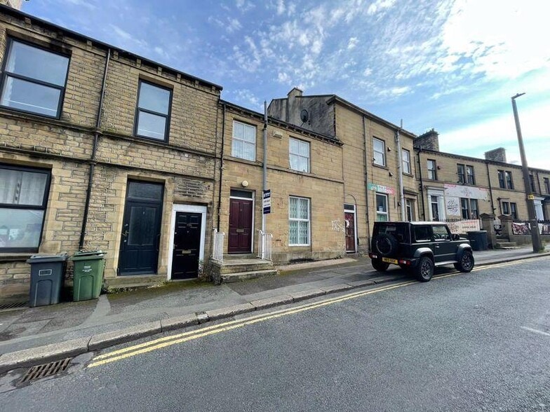 19 Greenhead Rd, Huddersfield for sale - Building Photo - Image 1 of 1