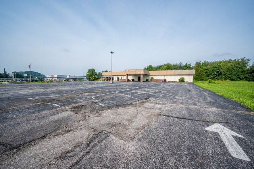 1849 Gardner Ln NW, Corydon, IN for sale - Primary Photo - Image 1 of 57