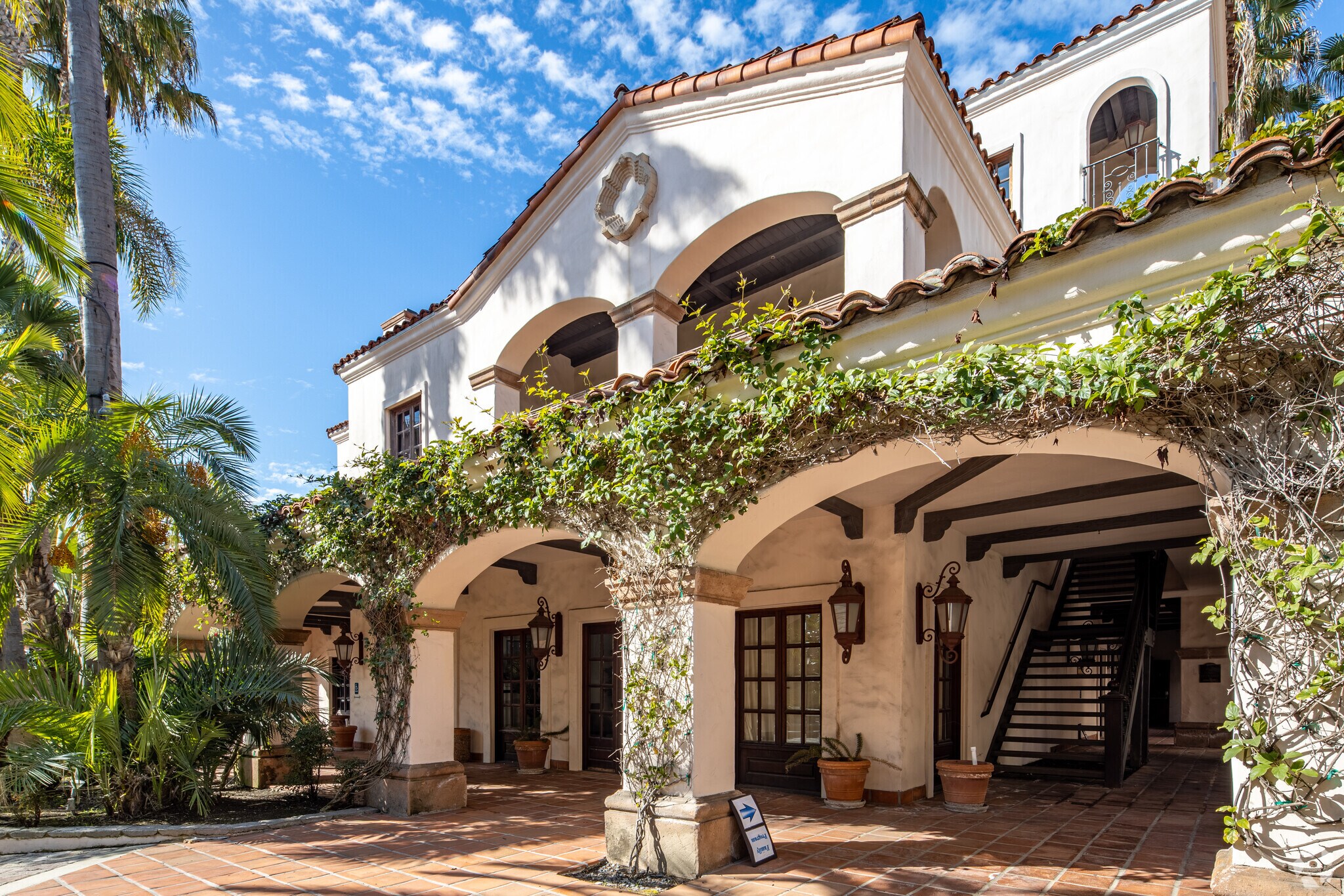 1901 Newport Blvd, Costa Mesa, CA 92627 Prominant Building with