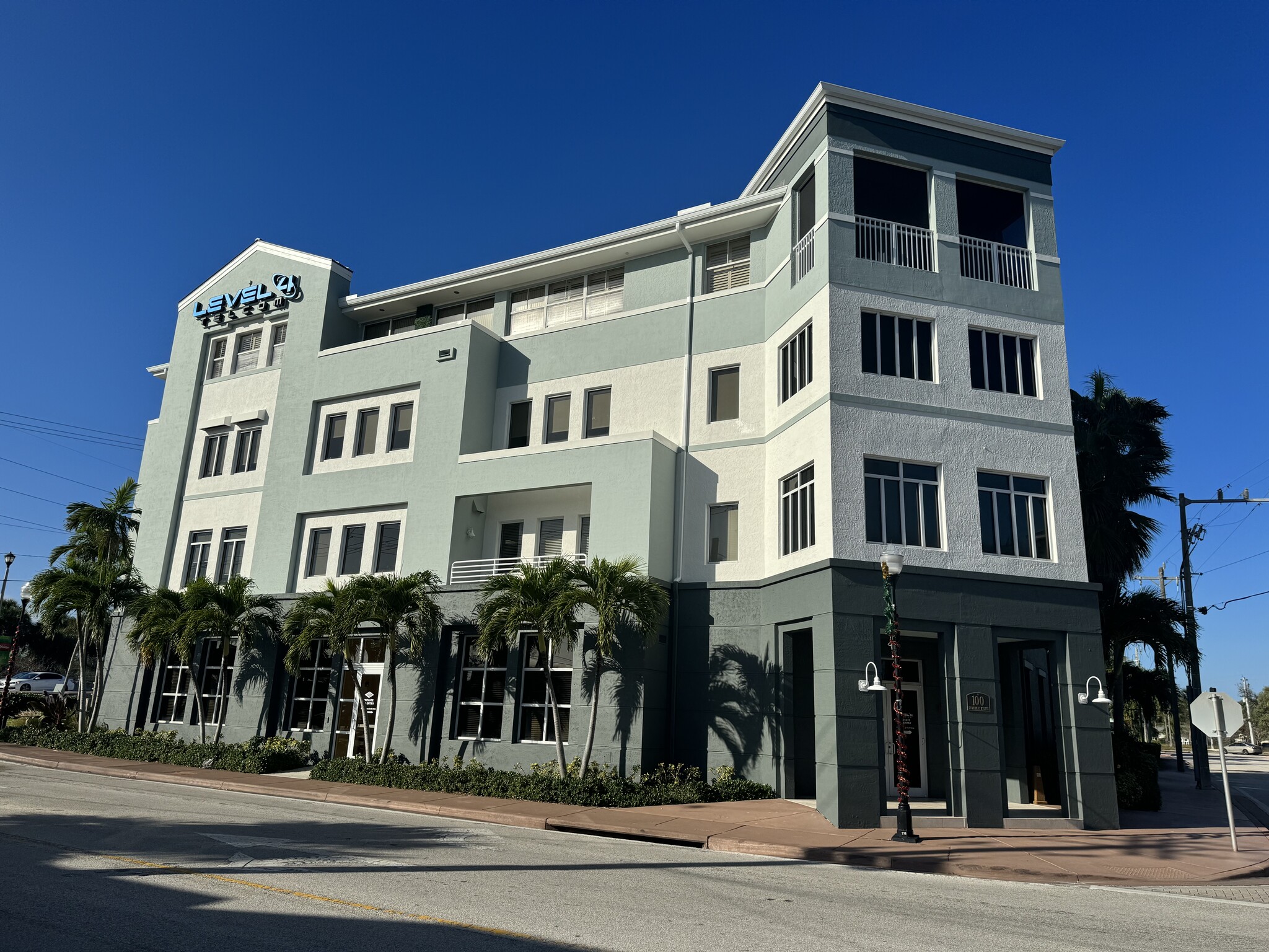 100 SW Albany Ave, Stuart, FL for lease Building Photo- Image 1 of 14