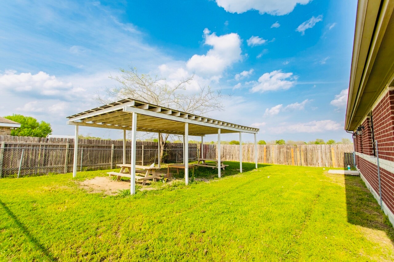 1024 S Guadalupe St, Lockhart, TX 78644 Retail for Sale