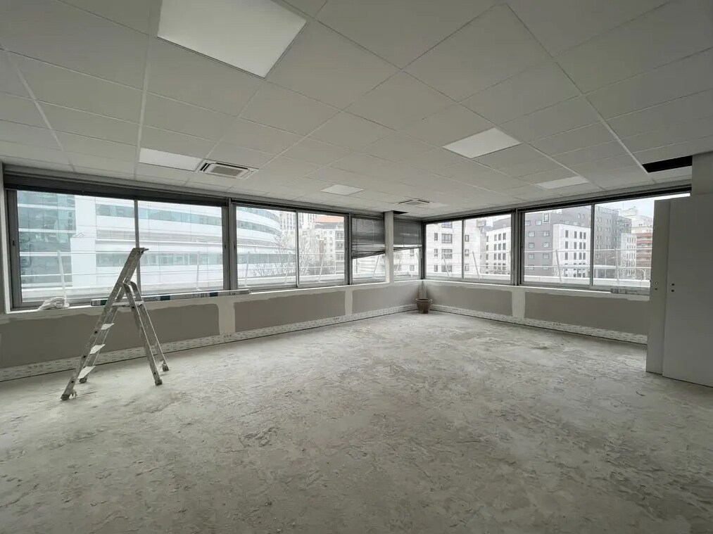 Office in Courbevoie for lease Interior Photo- Image 1 of 3