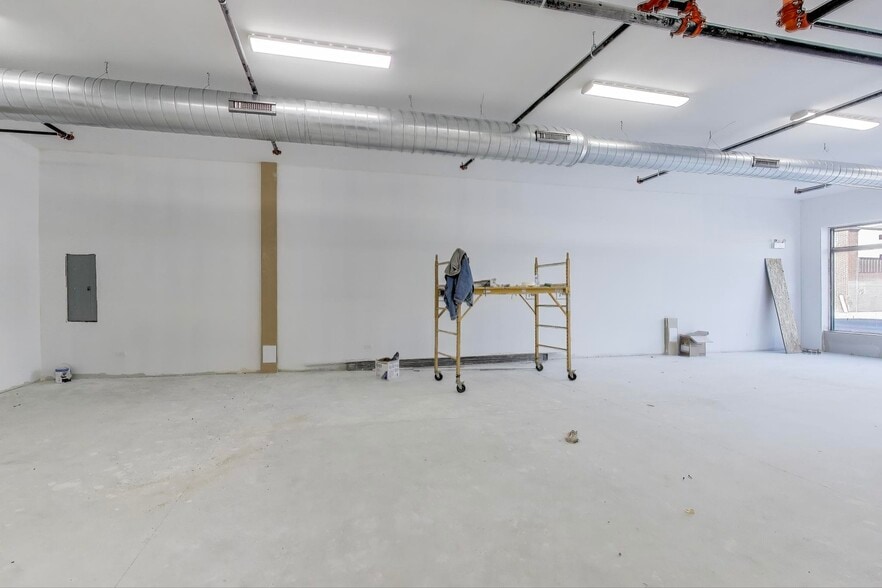 1619 W Lawrence Ave, Chicago, IL for lease - Interior Photo - Image 3 of 4