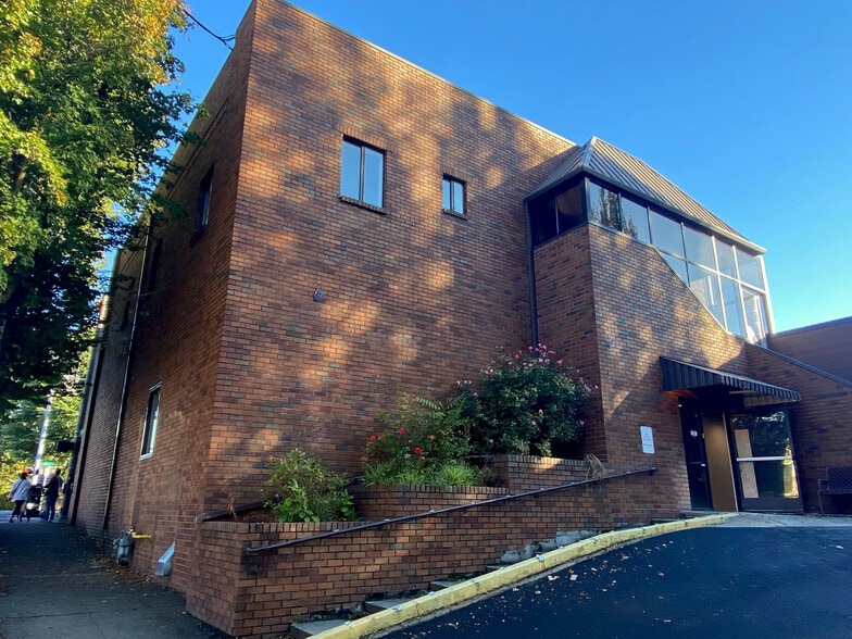 4702-4706 NE Glisan St, Portland, OR for lease - Building Photo - Image 2 of 11