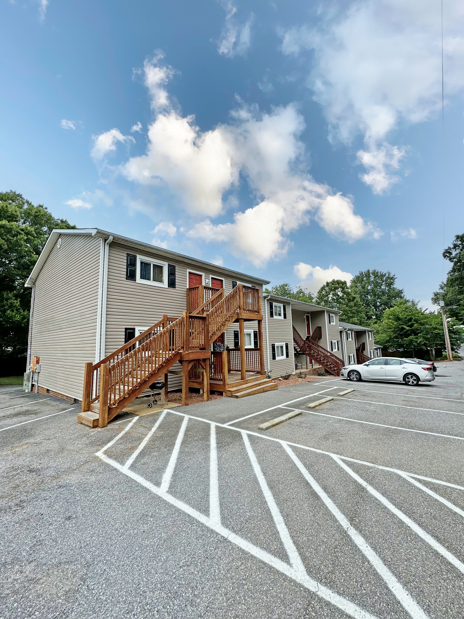 1326 N Frye Ave, Newton, NC for sale Primary Photo- Image 1 of 1