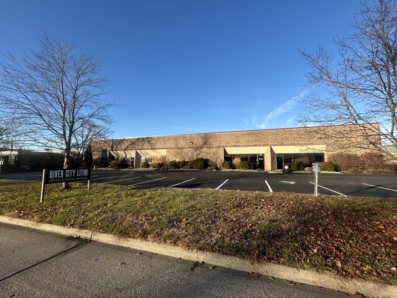 2661-2667 Metro Blvd, Maryland Heights, MO for lease - Building Photo - Image 2 of 3